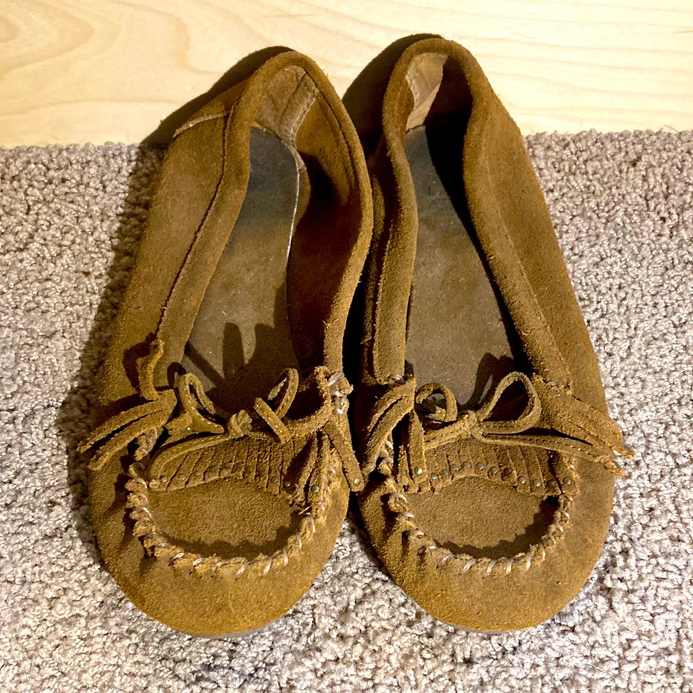 Size 9 Minnetonka Moccasin Loafer Caramel